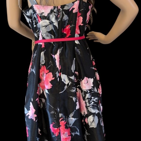 Madeline Leigh floral cinched waist dress and pink black and white - Picture 2 of 4